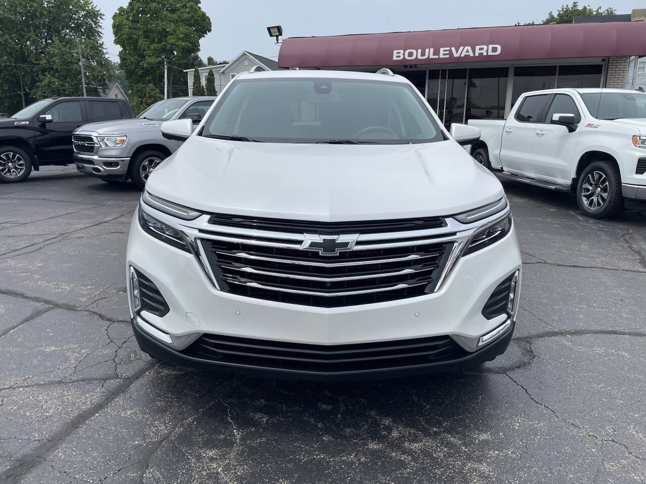 Used 2024 Chevrolet Equinox Premier AWD/4WD image 11
