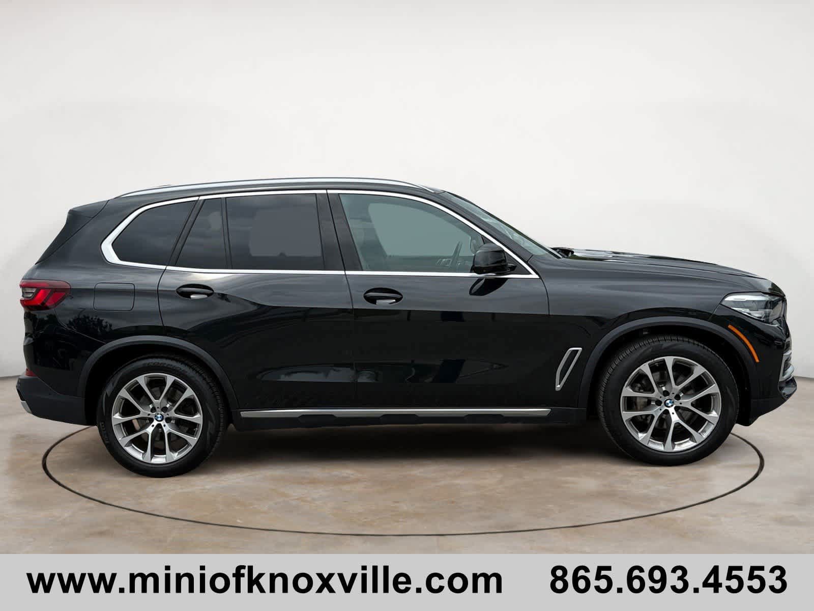 Used 2022 BMW X5 xDrive40i w/ Premium Package AWD/4WD image 2