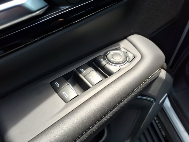 Used 2025 Chevrolet Tahoe Premier AWD/4WD image 17