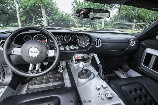Used 2005 Ford GT RWD image 40