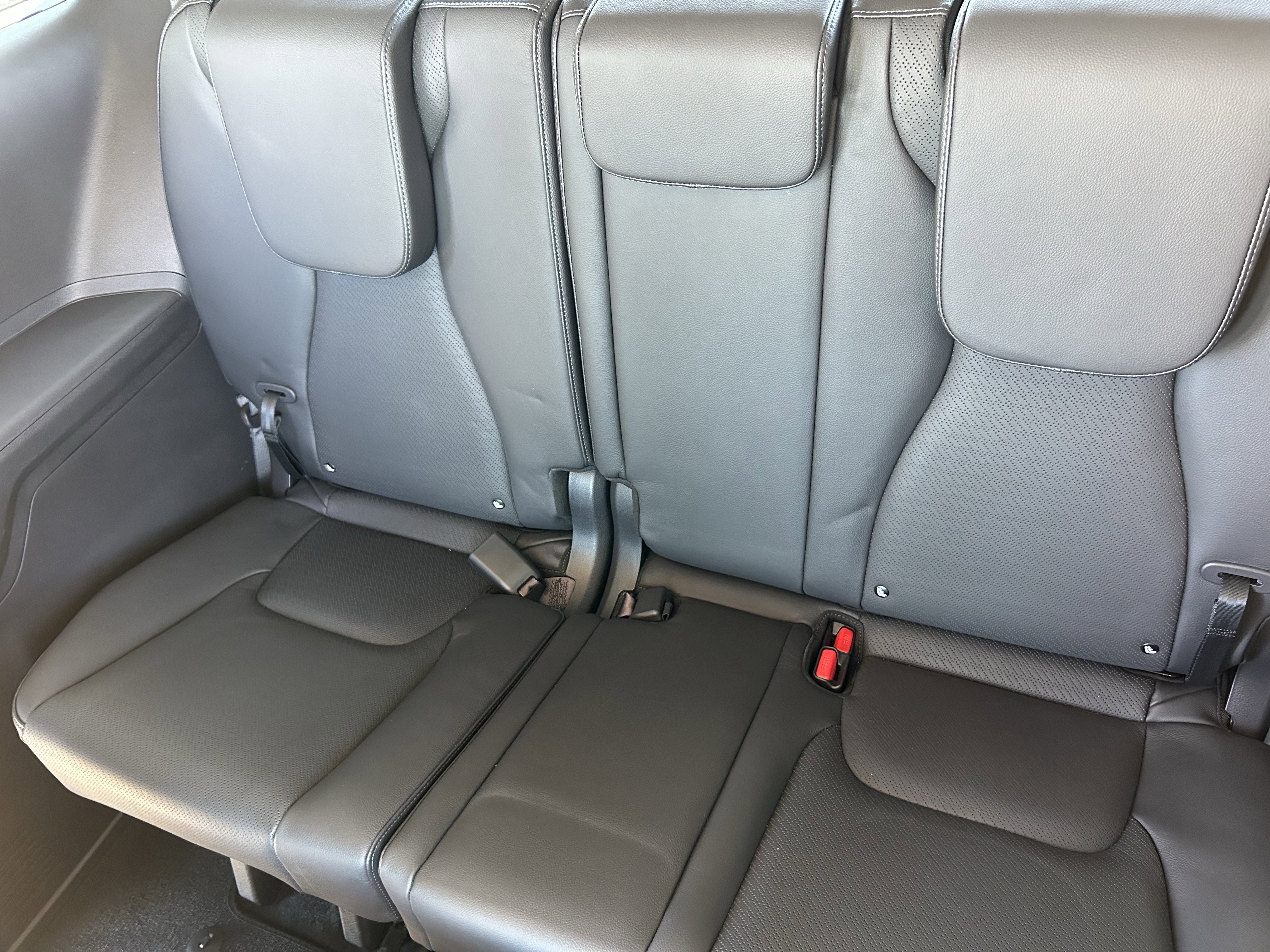 Used 2025 Kia Carnival SX Prestige image 18
