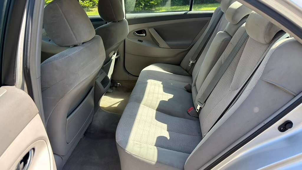 Used 2011 Toyota Camry LE FWD image 17