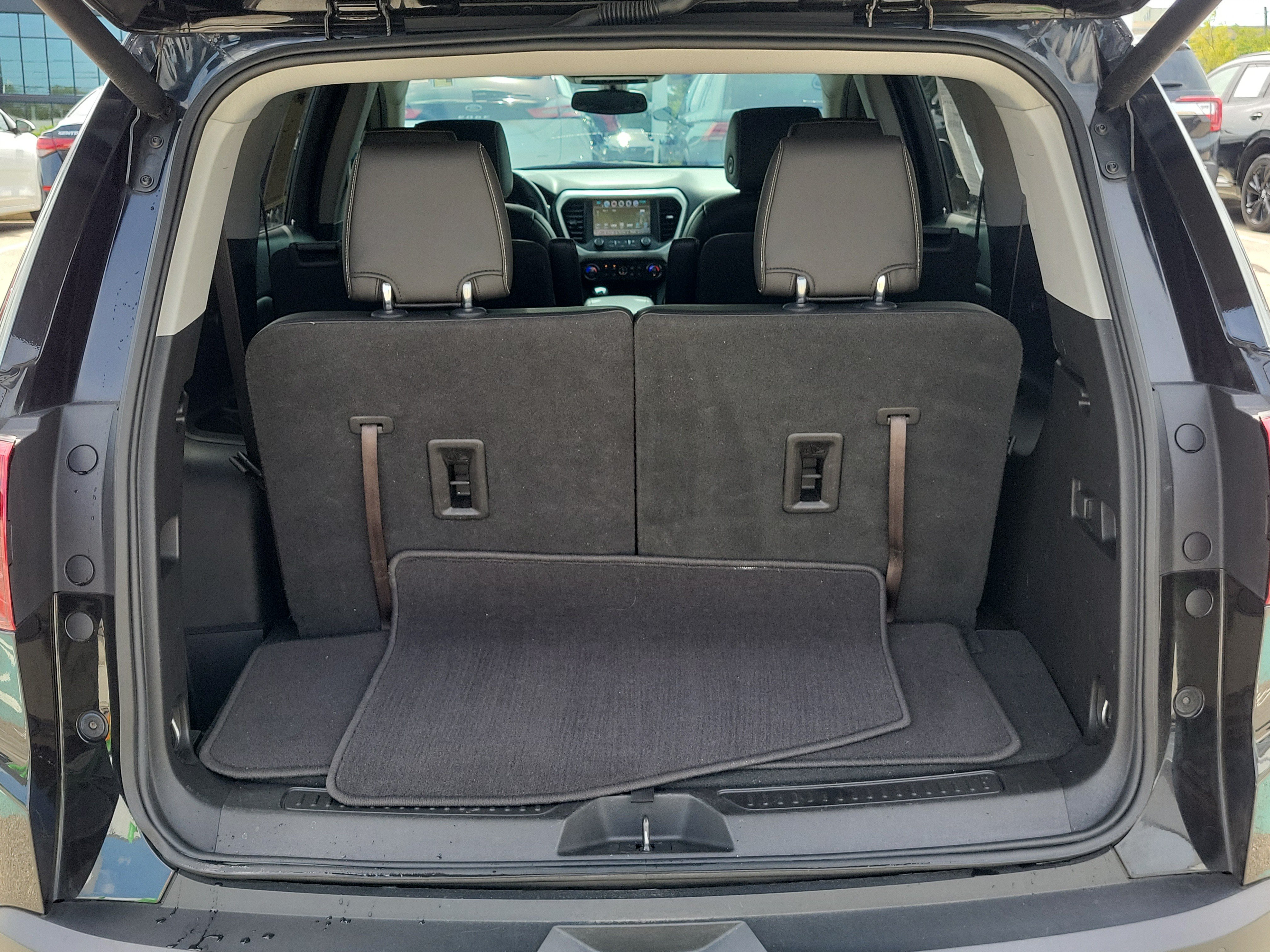 Used 2019 GMC Acadia SLT w/ Black Edition FWD image 7