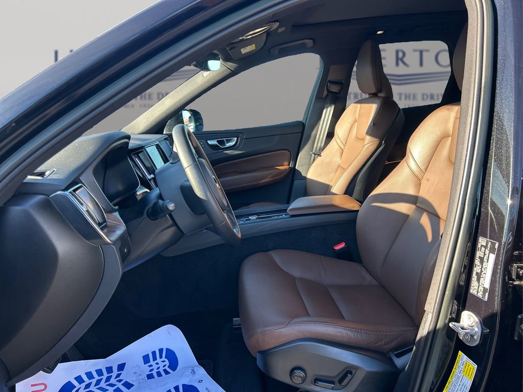 Used 2023 Volvo XC60 B5 Plus w/ Climate Package image 10