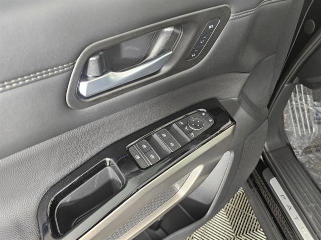 New 2025 Nissan Pathfinder Platinum AWD/4WD image 43