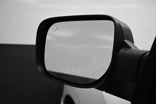 Used 2022 Nissan Titan SV AWD/4WD image 4