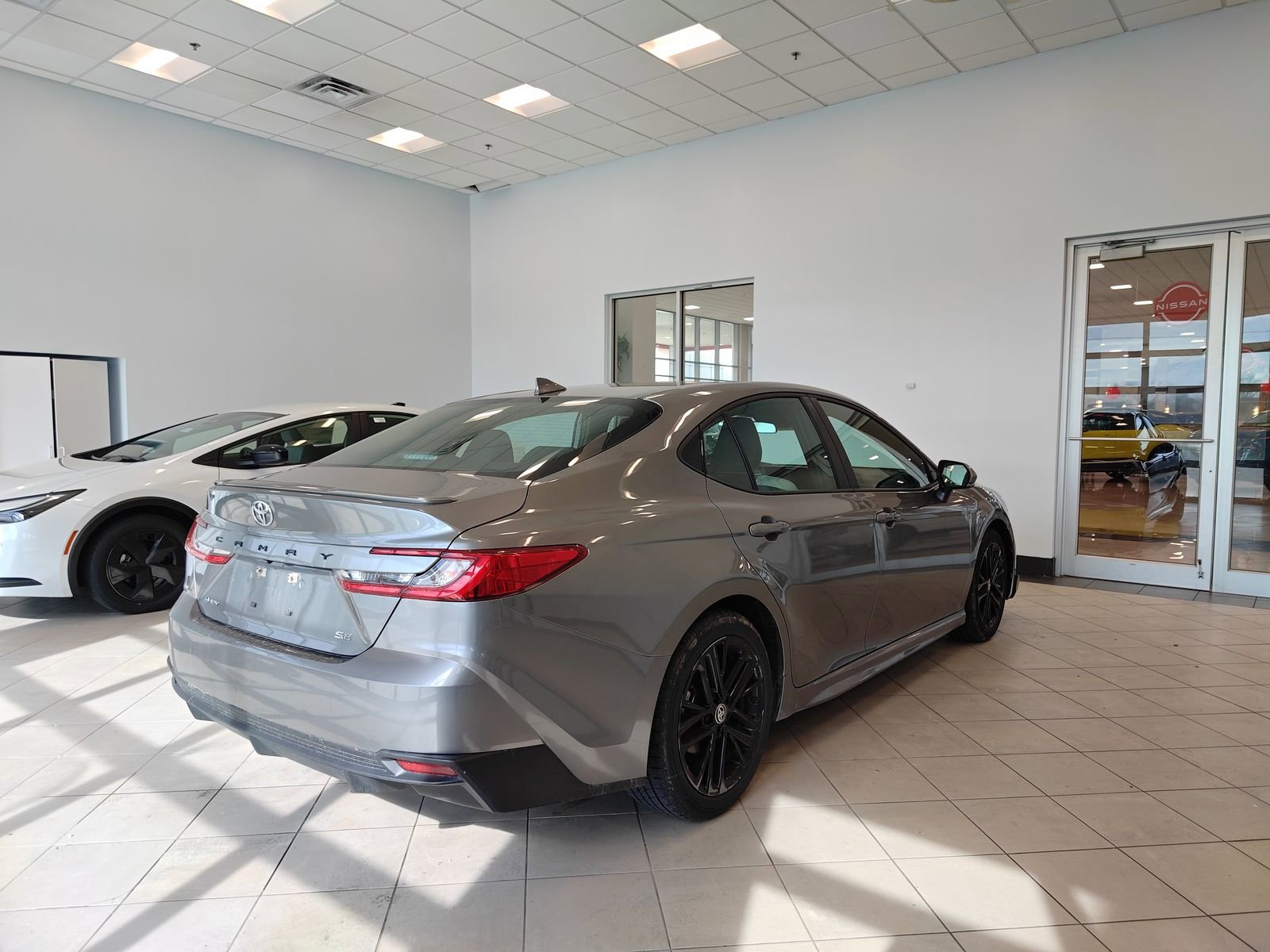 Used 2025 Toyota Camry SE image 3