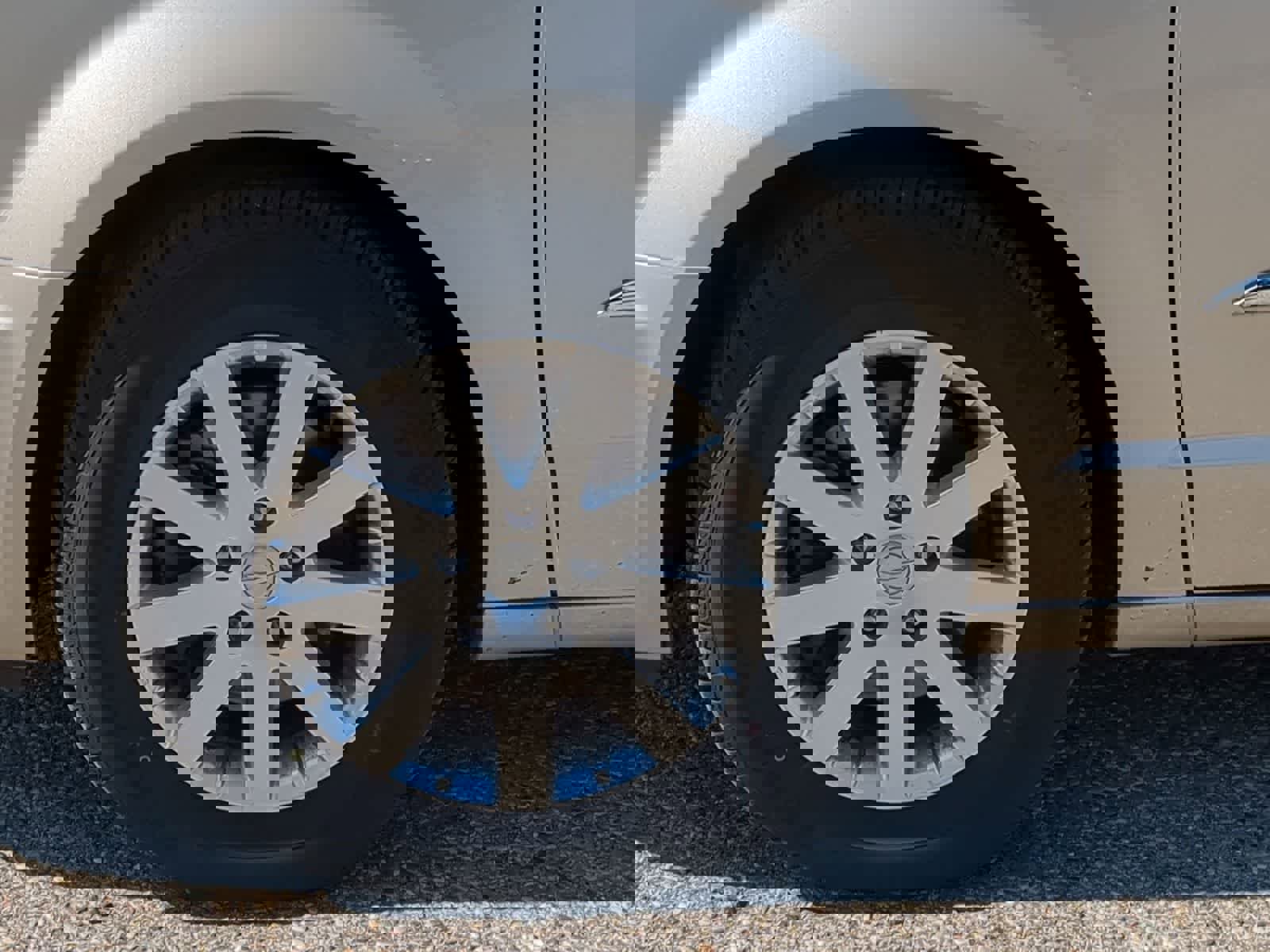 Used 2013 Chrysler Town & Country Touring image 14