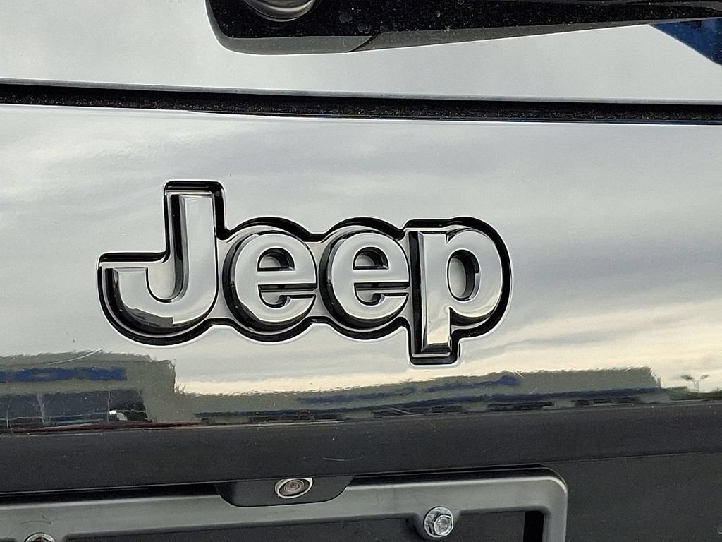 Used 2022 Jeep Cherokee Latitude AWD/4WD image 31