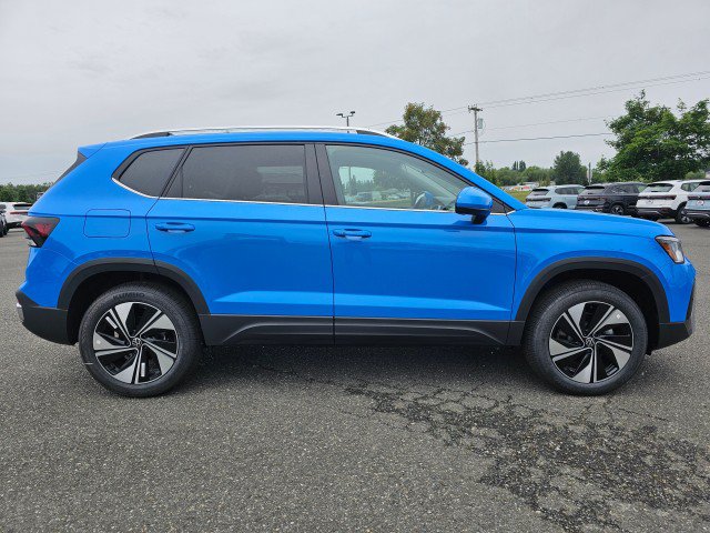 New 2026 Volkswagen Taos SE AWD/4WD image 2