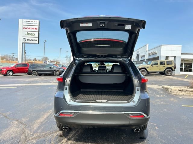 Used 2023 Toyota Venza XLE image 6