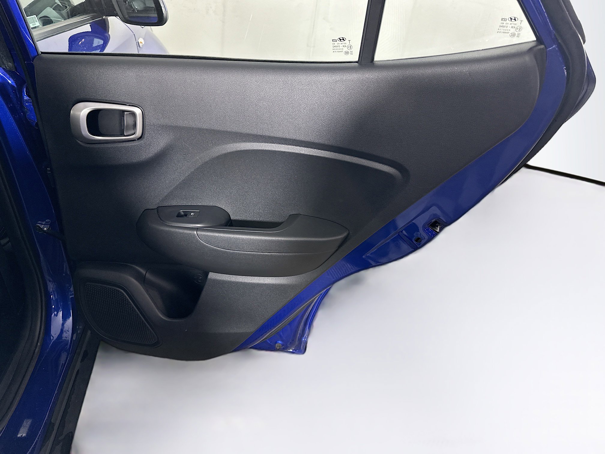 Used 2025 Hyundai Venue SEL FWD image 30