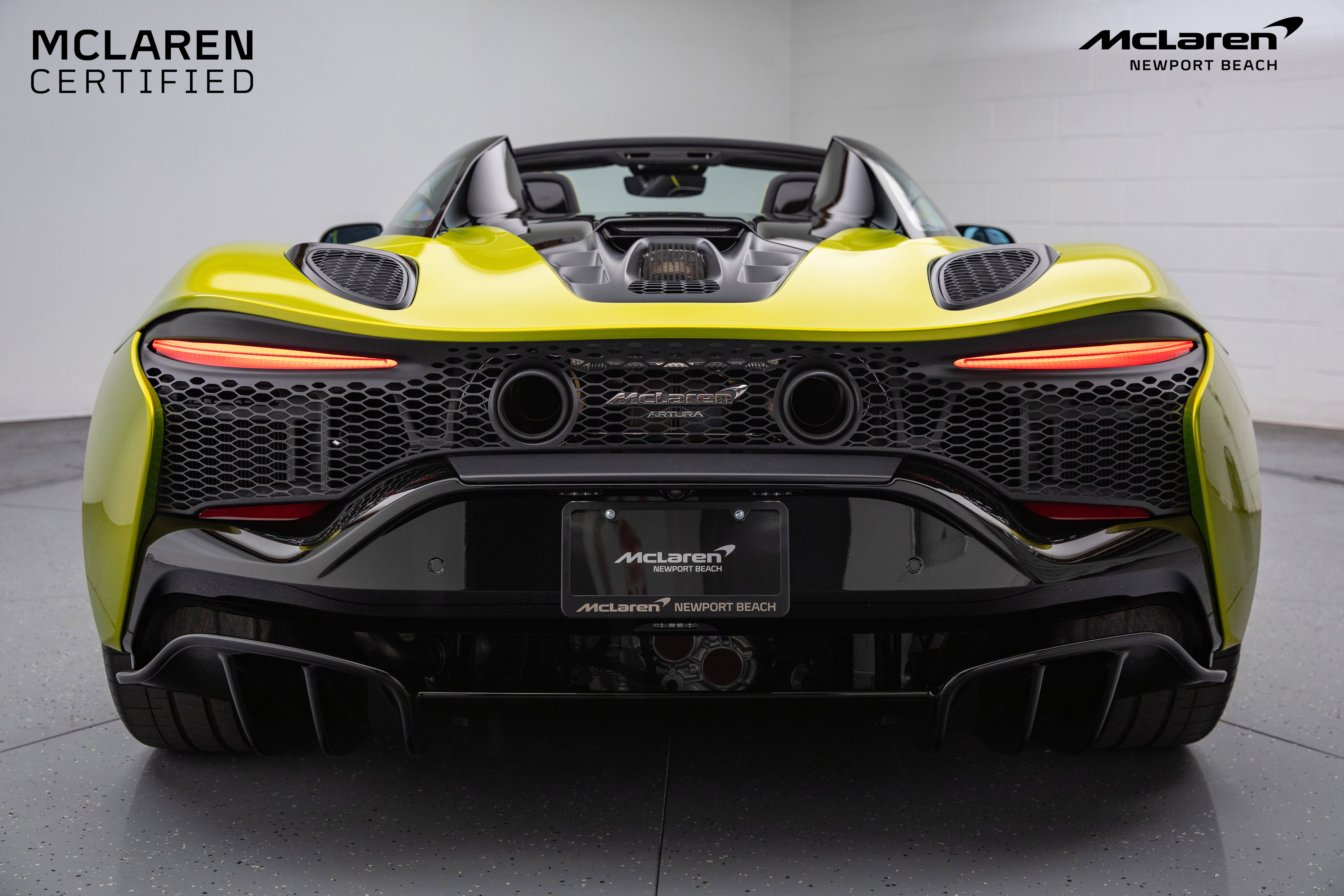 Used 2025 McLaren Artura Spider image 12