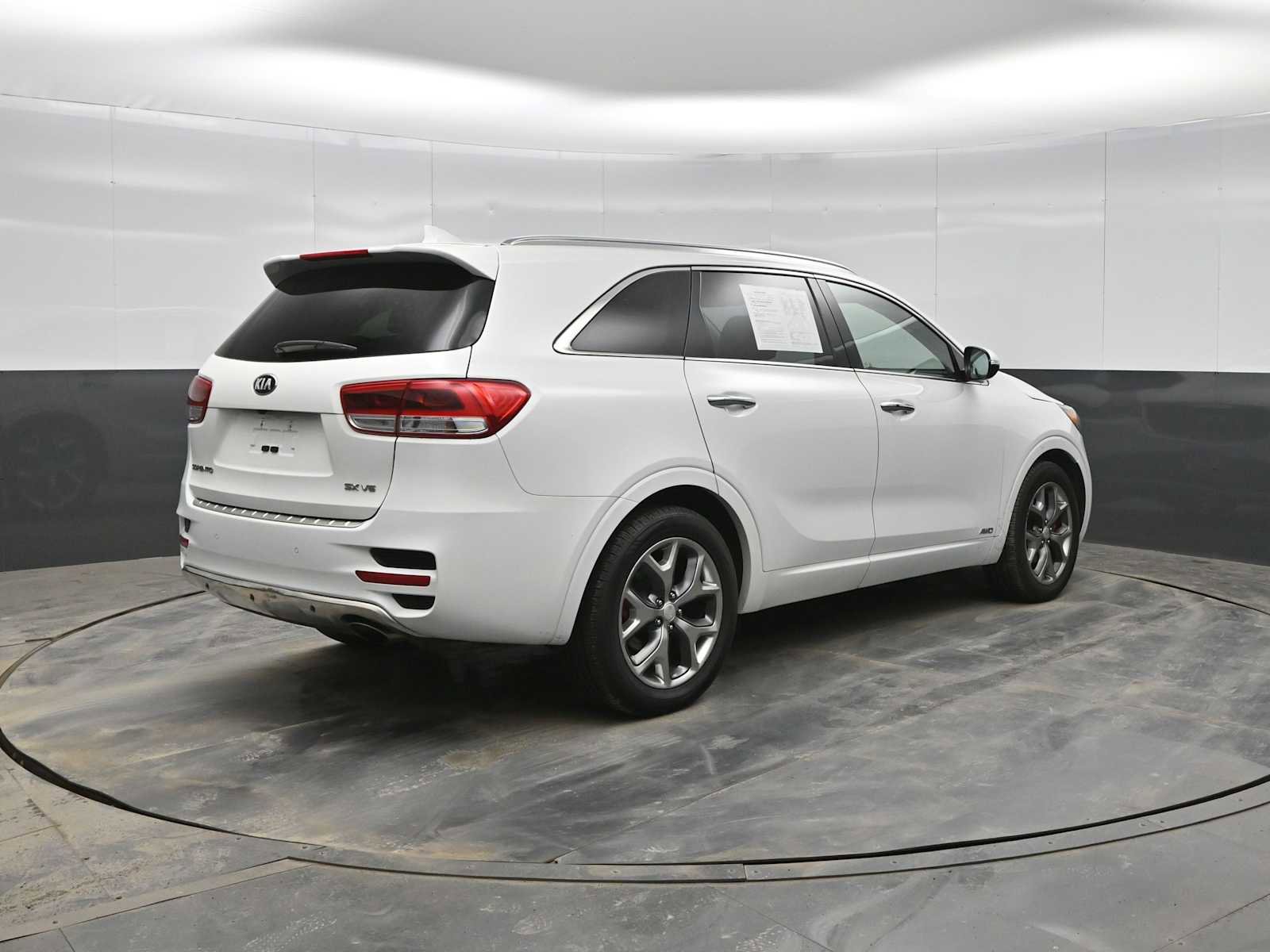 Used 2018 Kia Sorento SX image 8