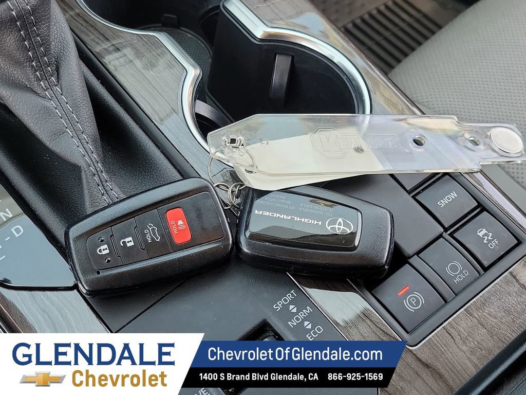 Used 2023 Toyota Highlander Limited image 37