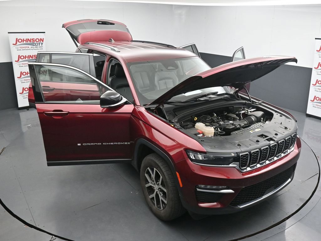 Used 2023 Jeep Grand Cherokee Limited AWD/4WD image 43