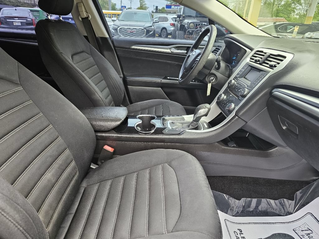 Used 2015 Ford Fusion SE FWD image 39