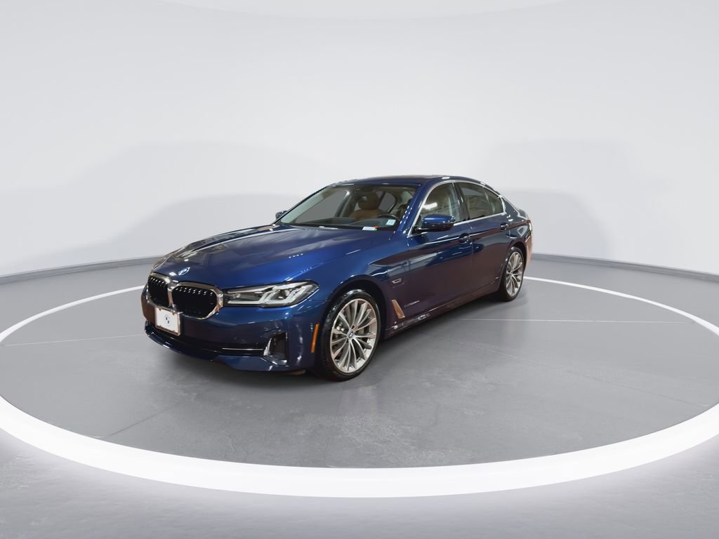 Certified 2022 BMW 530e xDrive w/ Premium Package image 4