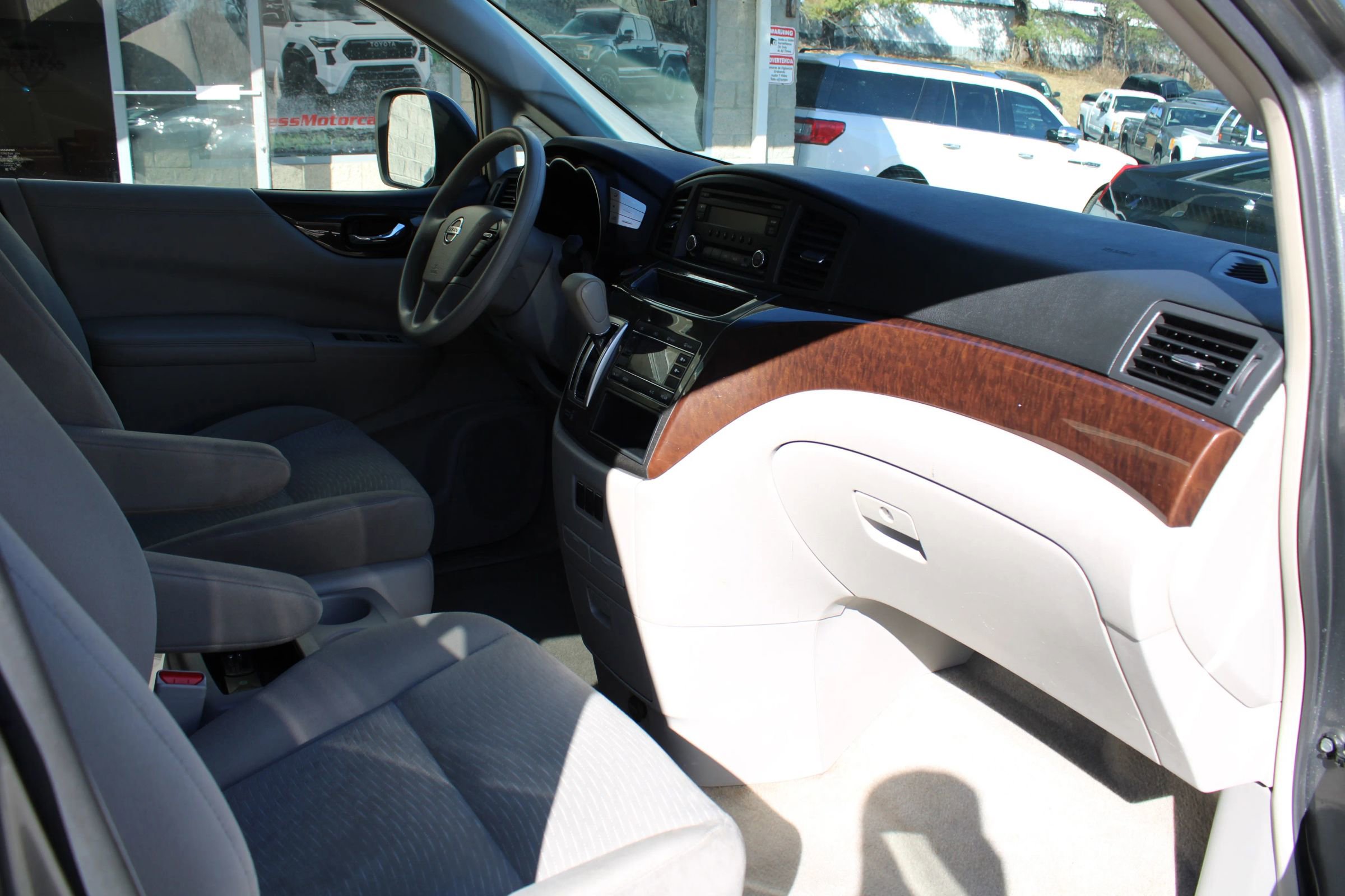 Used 2015 Nissan Quest S image 11