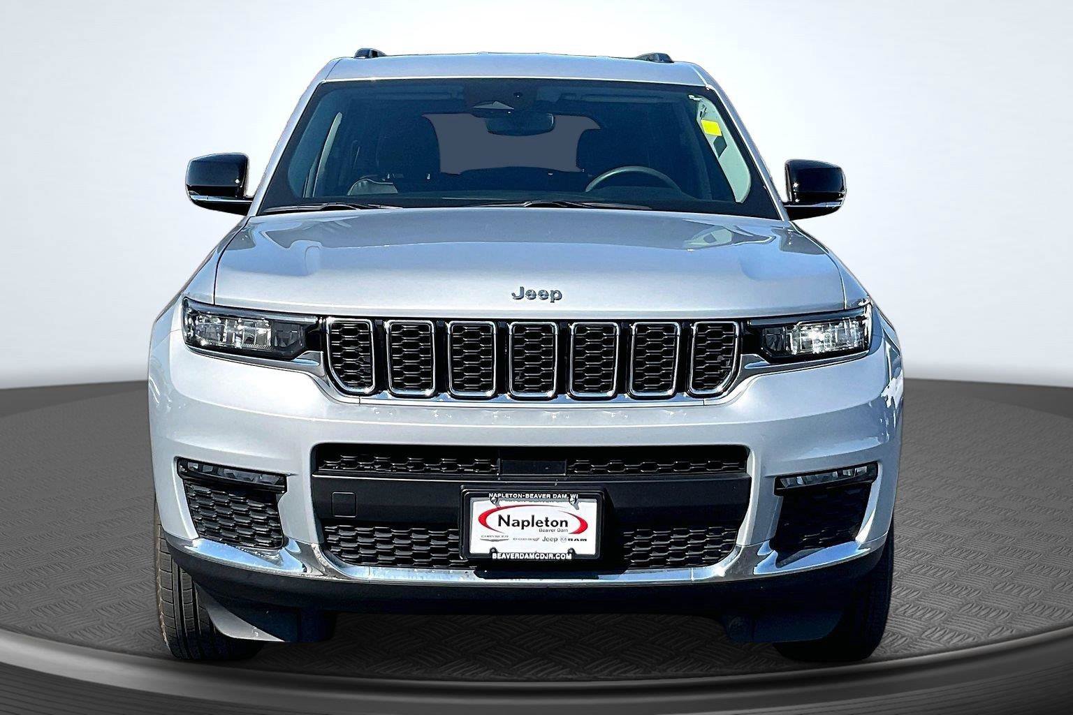 Used 2023 Jeep Grand Cherokee L Limited AWD/4WD image 3
