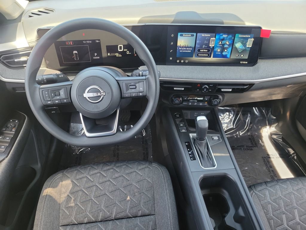 New 2026 Nissan Kicks SV w/ Charging Package FWD image 4