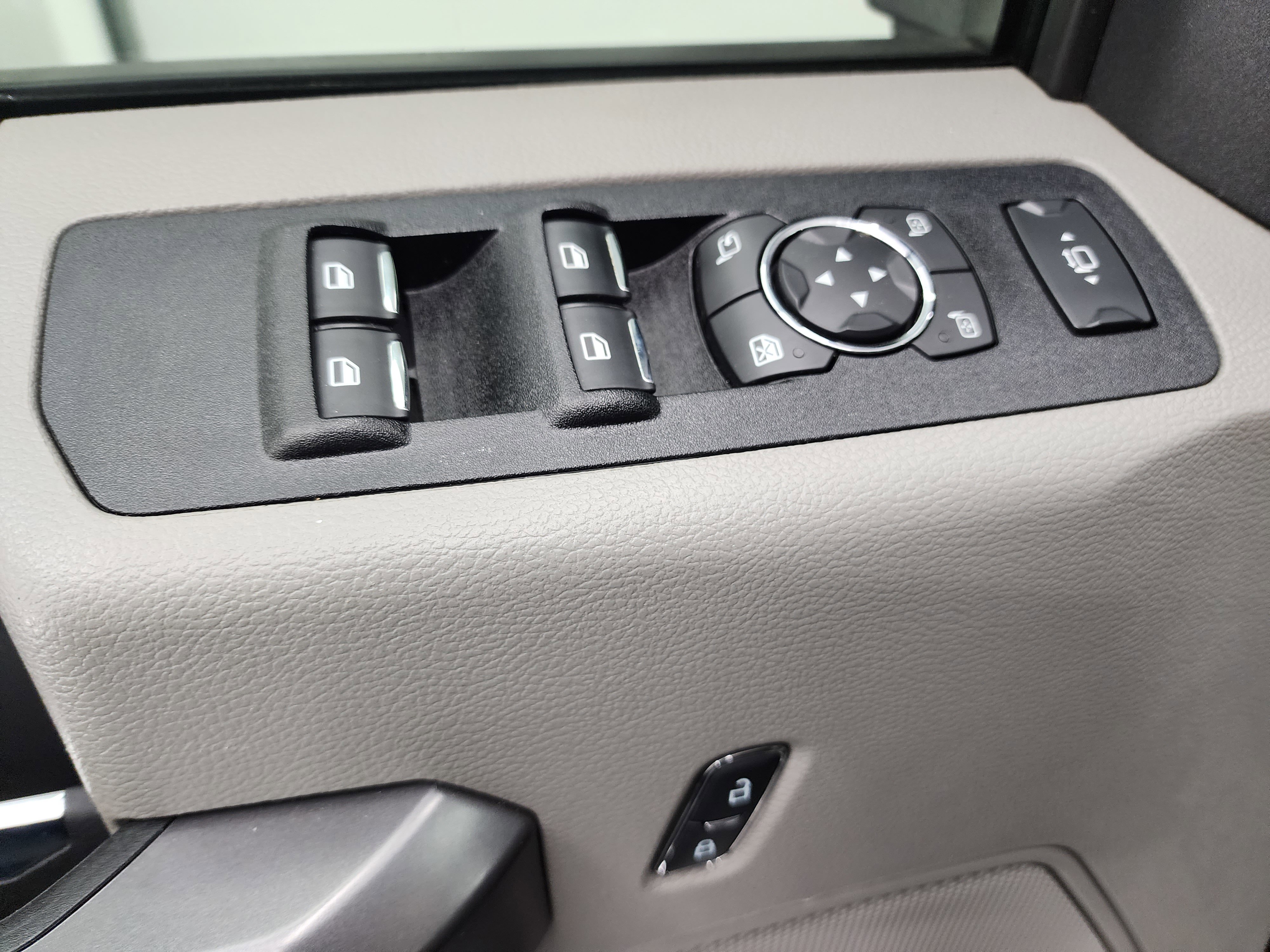 Used 2021 Ford F250 XLT w/ XLT Premium Package AWD/4WD image 46
