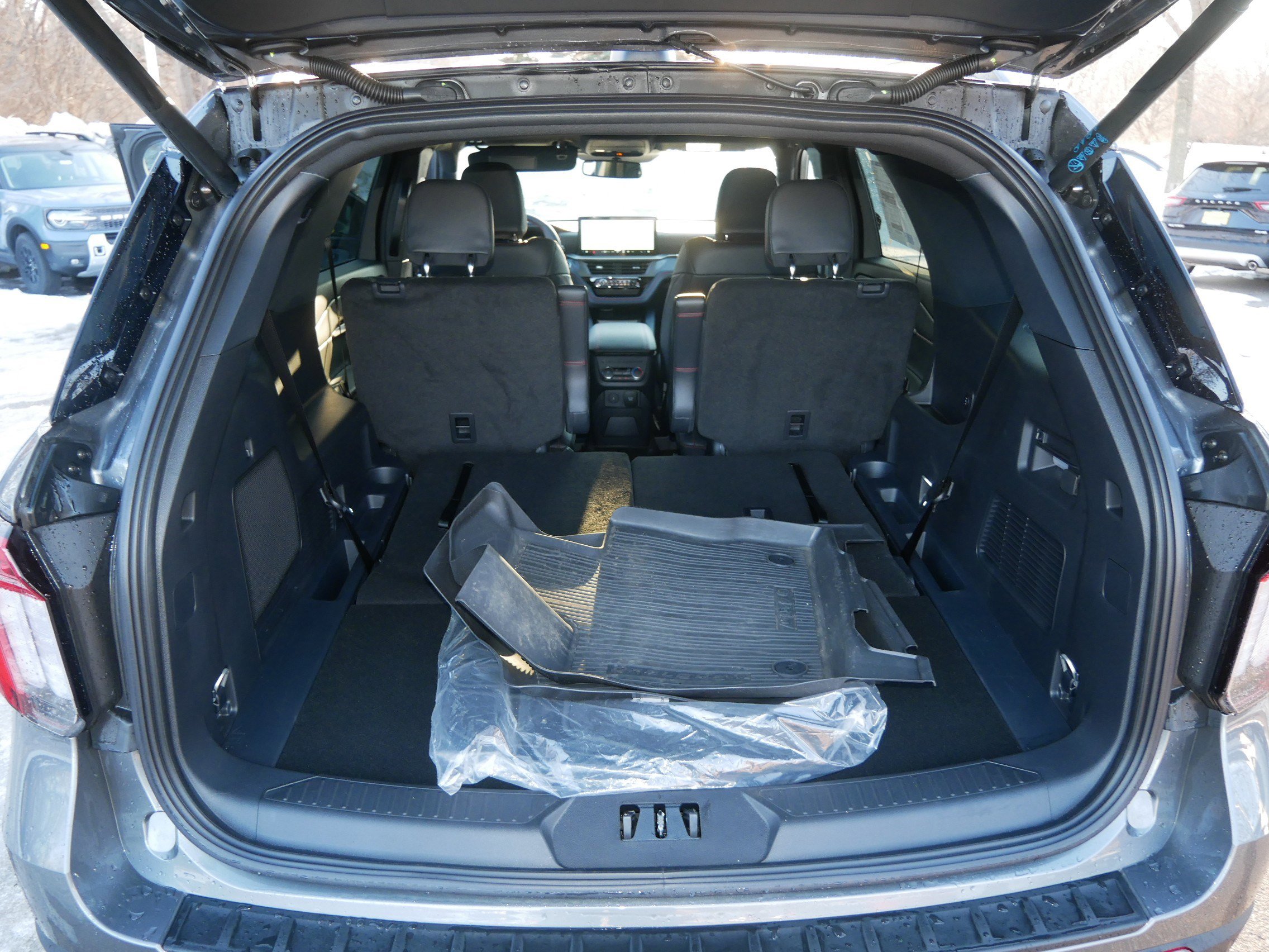 Used 2026 Ford Explorer ST-Line w/ ST-Line Street Pack image 18