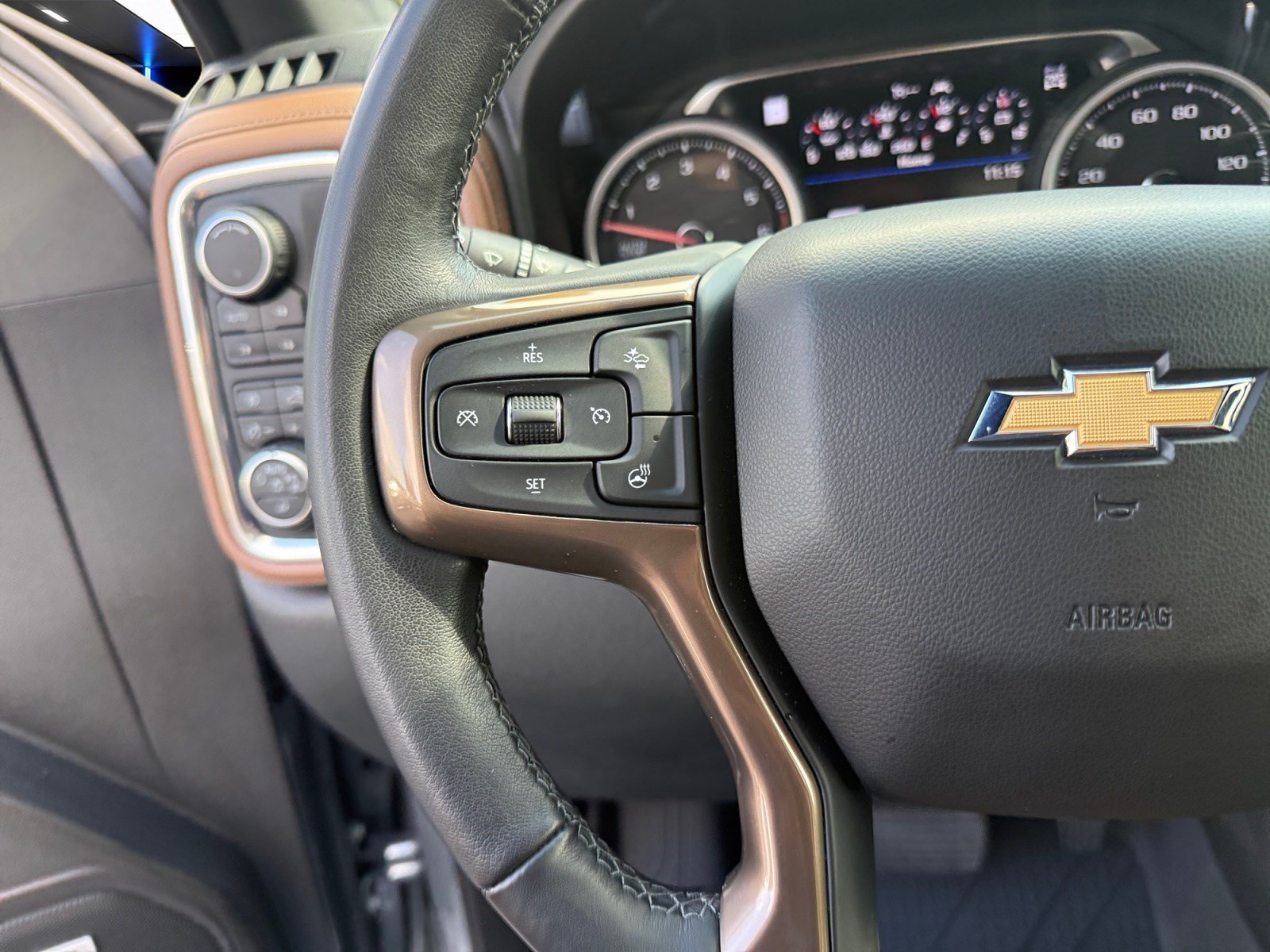 Used 2019 Chevrolet Silverado 1500 High Country w/ Technology Package AWD/4WD image 24