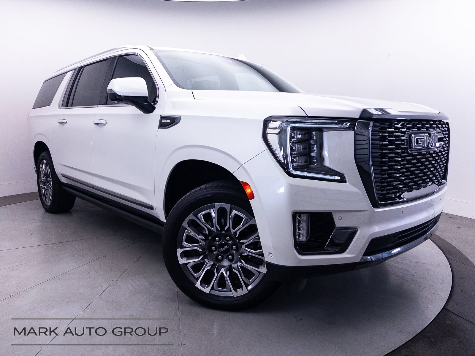 Used 2023 GMC Yukon XL Denali Ultimate AWD/4WD image 1