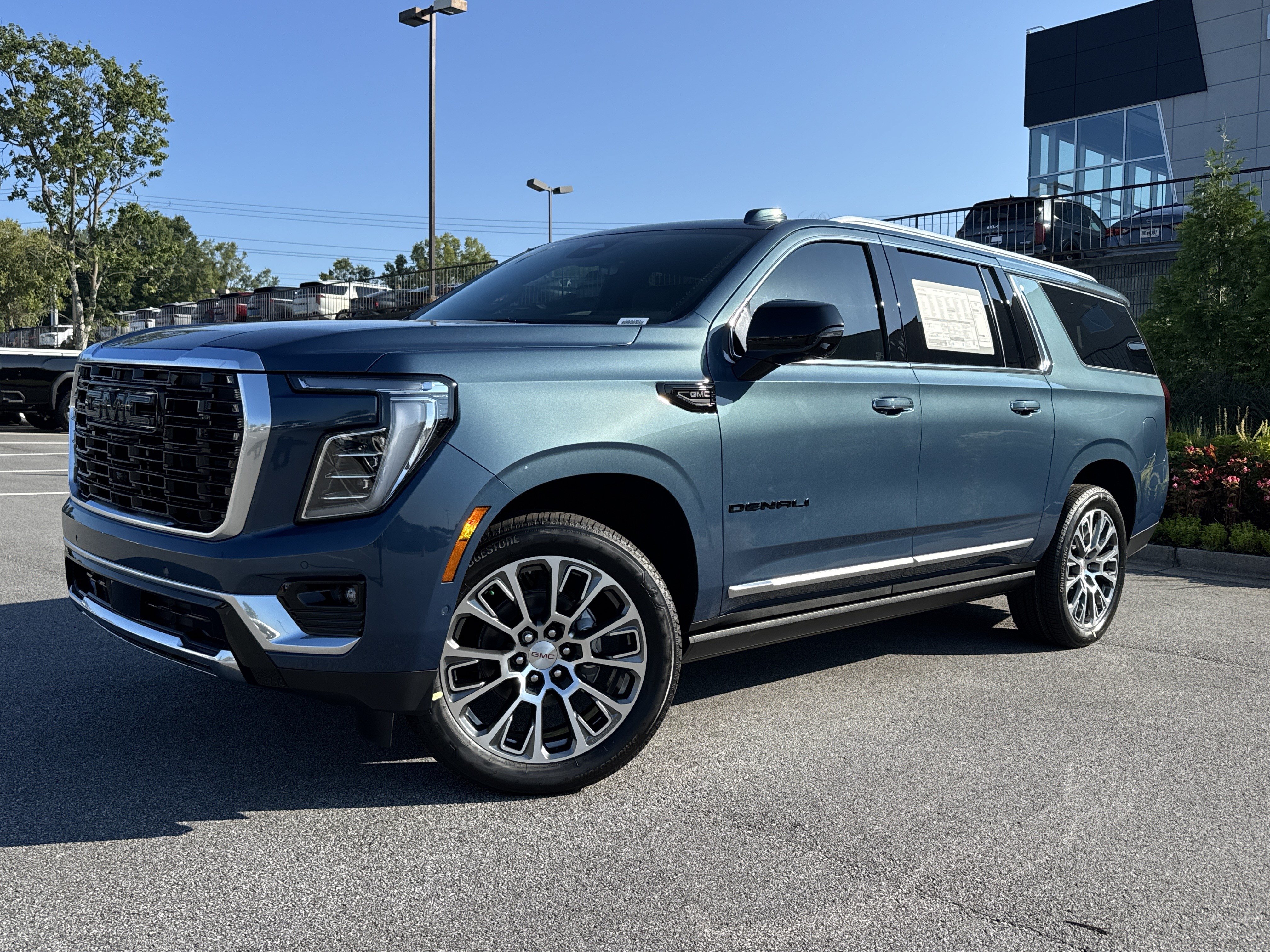 New 2026 GMC Yukon XL Denali w/ Denali Reserve Package RWD image 5