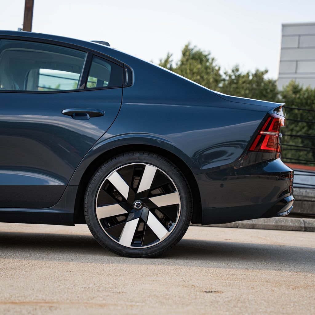 Certified 2024 Volvo S60 T8 Plus w/ Climate Package AWD/4WD image 4