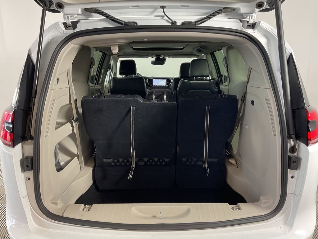 Used 2023 Chrysler Pacifica Limited image 21