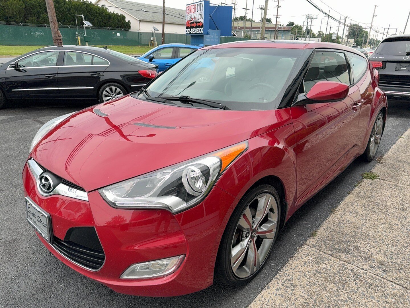 Used 2013 Hyundai Veloster w/ Style Pkg FWD image 4