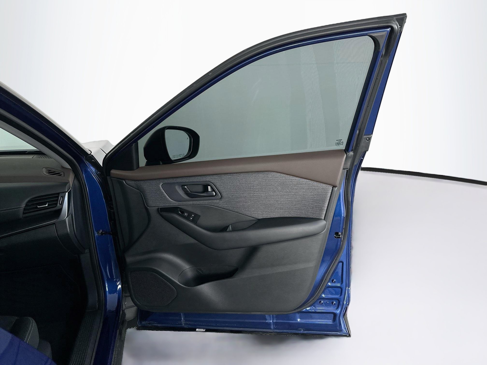 Used 2023 Nissan Rogue S FWD image 33