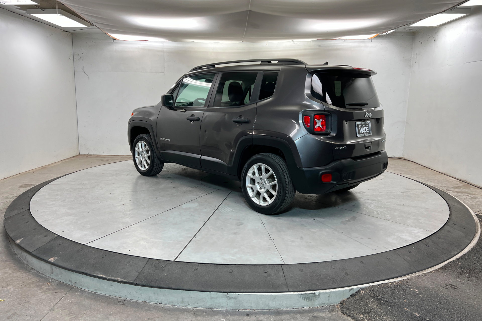 Used 2020 Jeep Renegade Sport w/ Sport Appearance Group AWD/4WD image 3