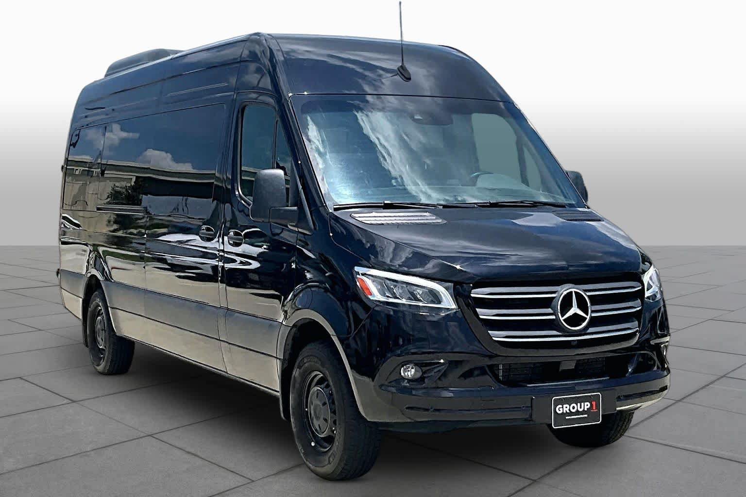 Used 2024 Mercedes-Benz Sprinter 2500 image 3