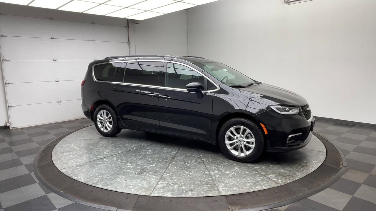 Used 2022 Chrysler Pacifica Touring AWD/4WD image 39