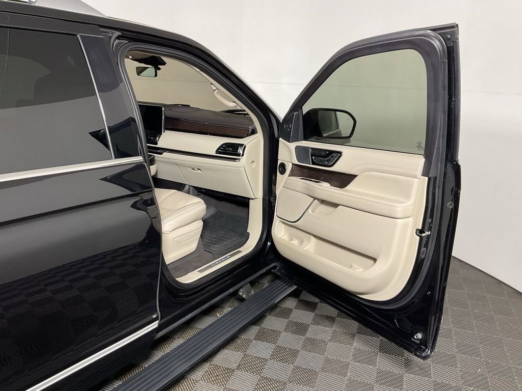 Used 2019 Lincoln Navigator L Reserve image 35