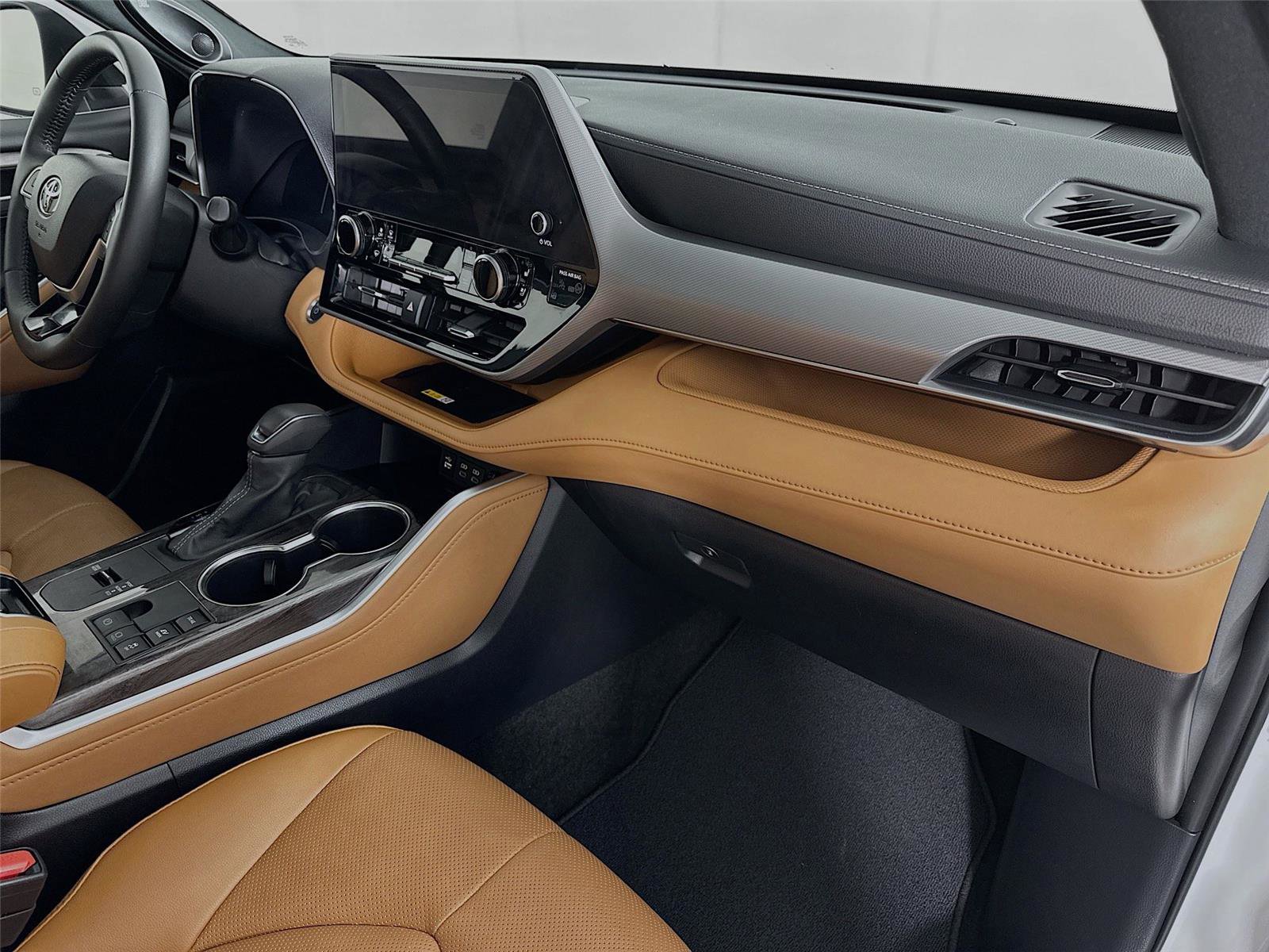 Used 2025 Toyota Highlander Platinum image 30