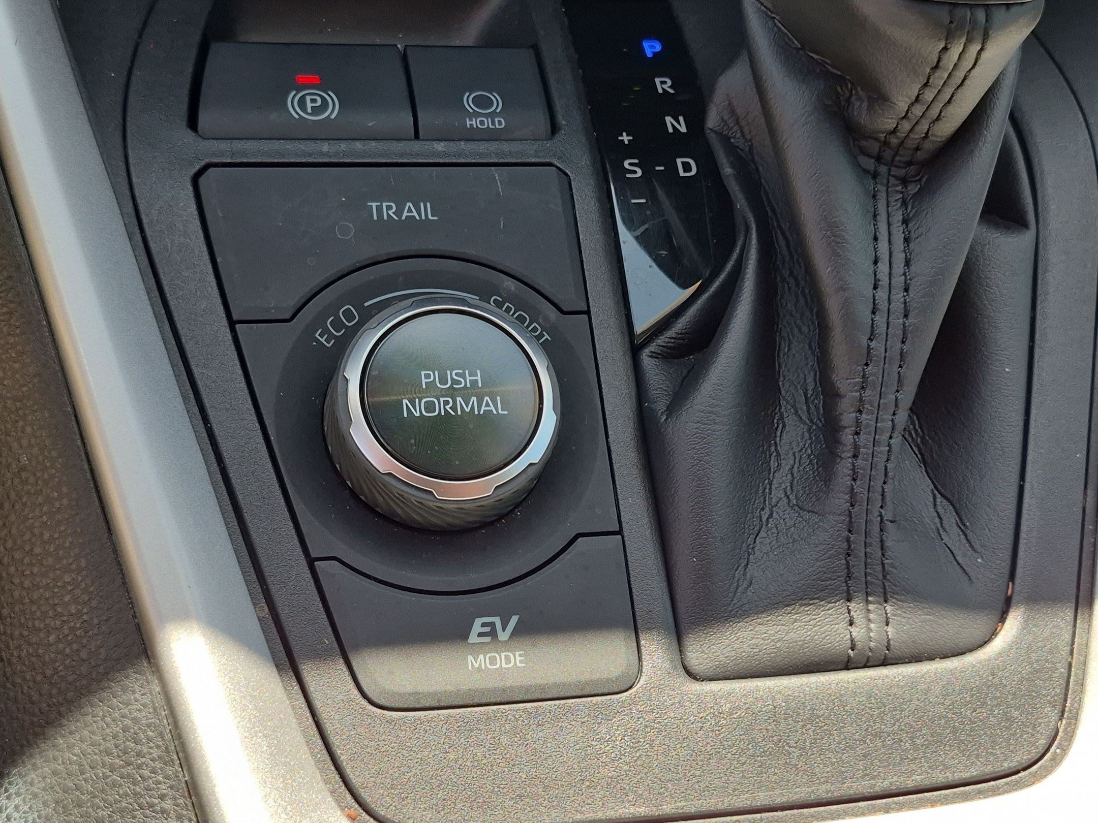 Used 2020 Toyota RAV4 Limited AWD/4WD image 22