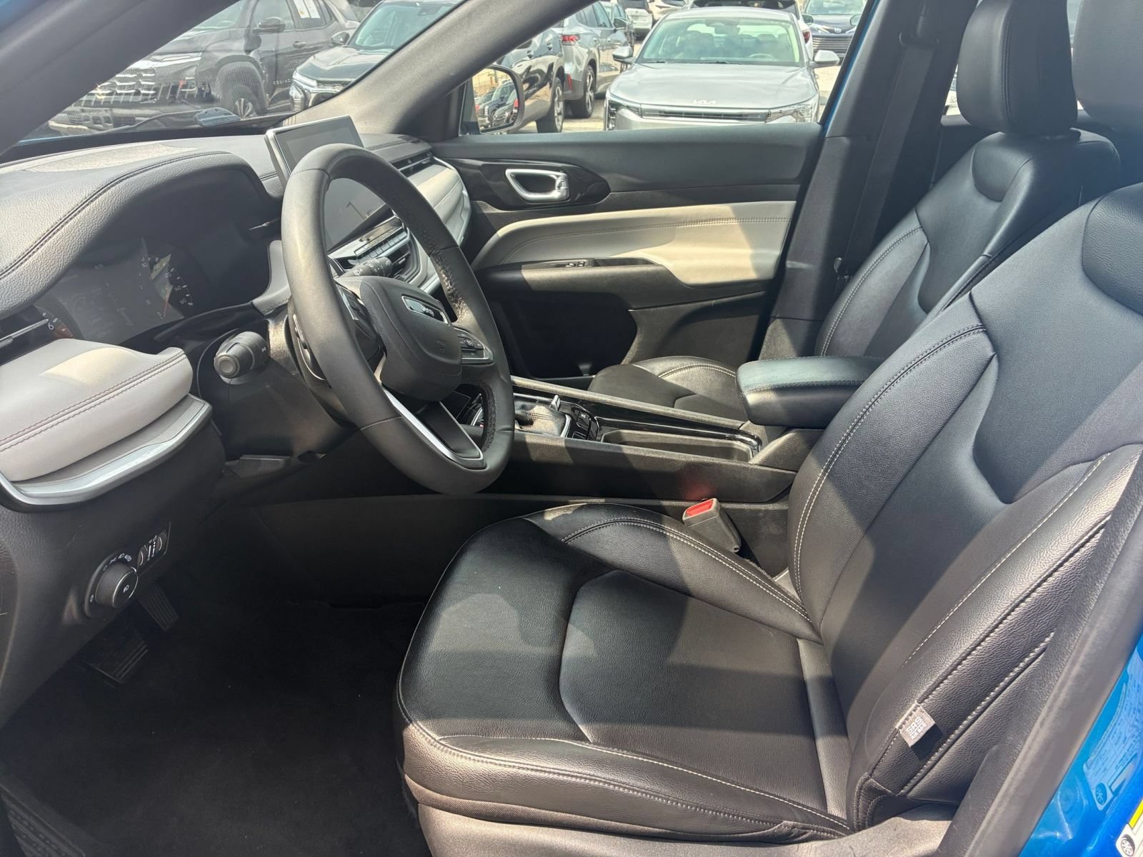 Used 2025 Jeep Compass Limited AWD/4WD image 21