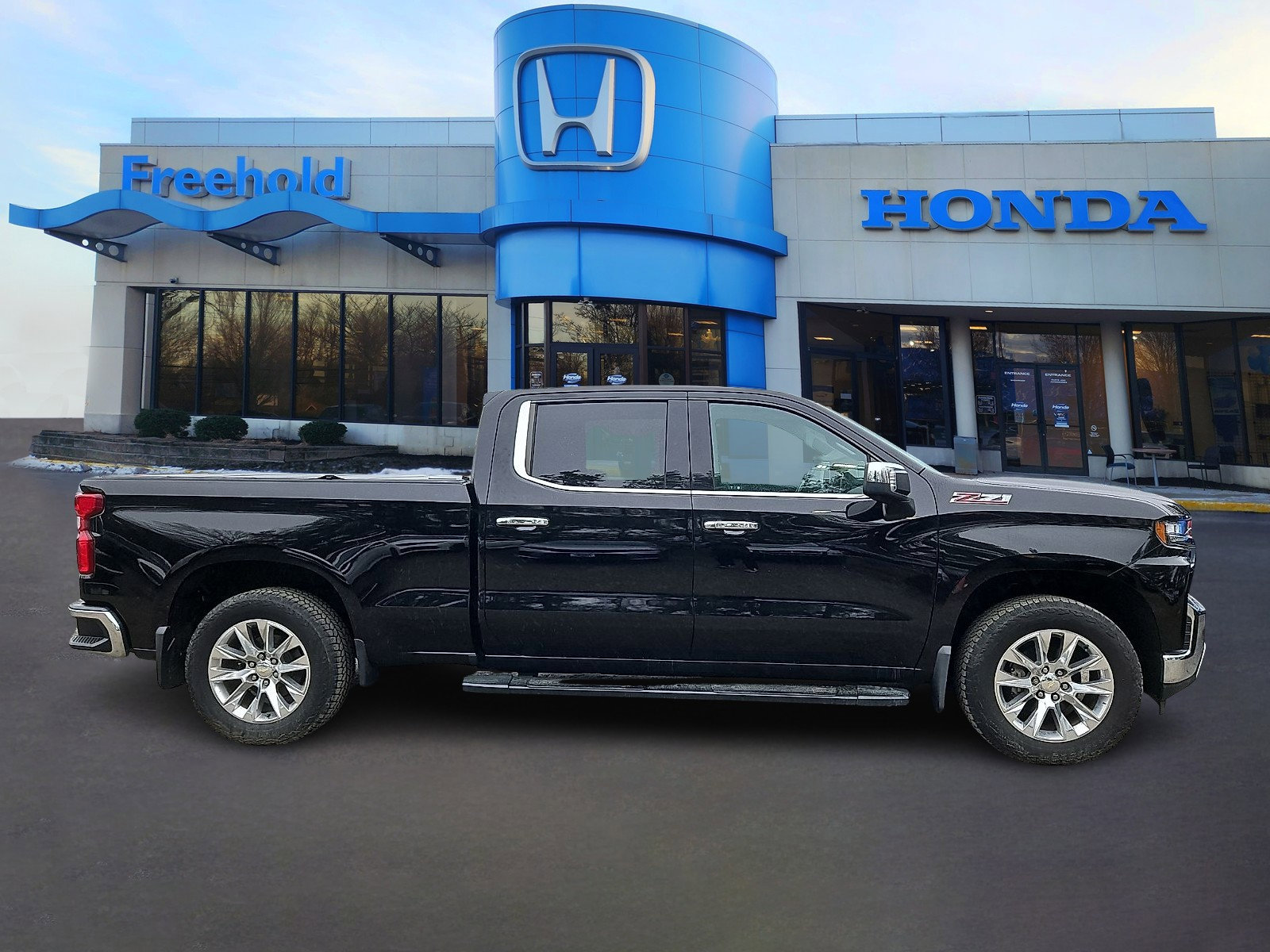 Used 2019 Chevrolet Silverado 1500 LTZ w/ LTZ Premium Package image 2