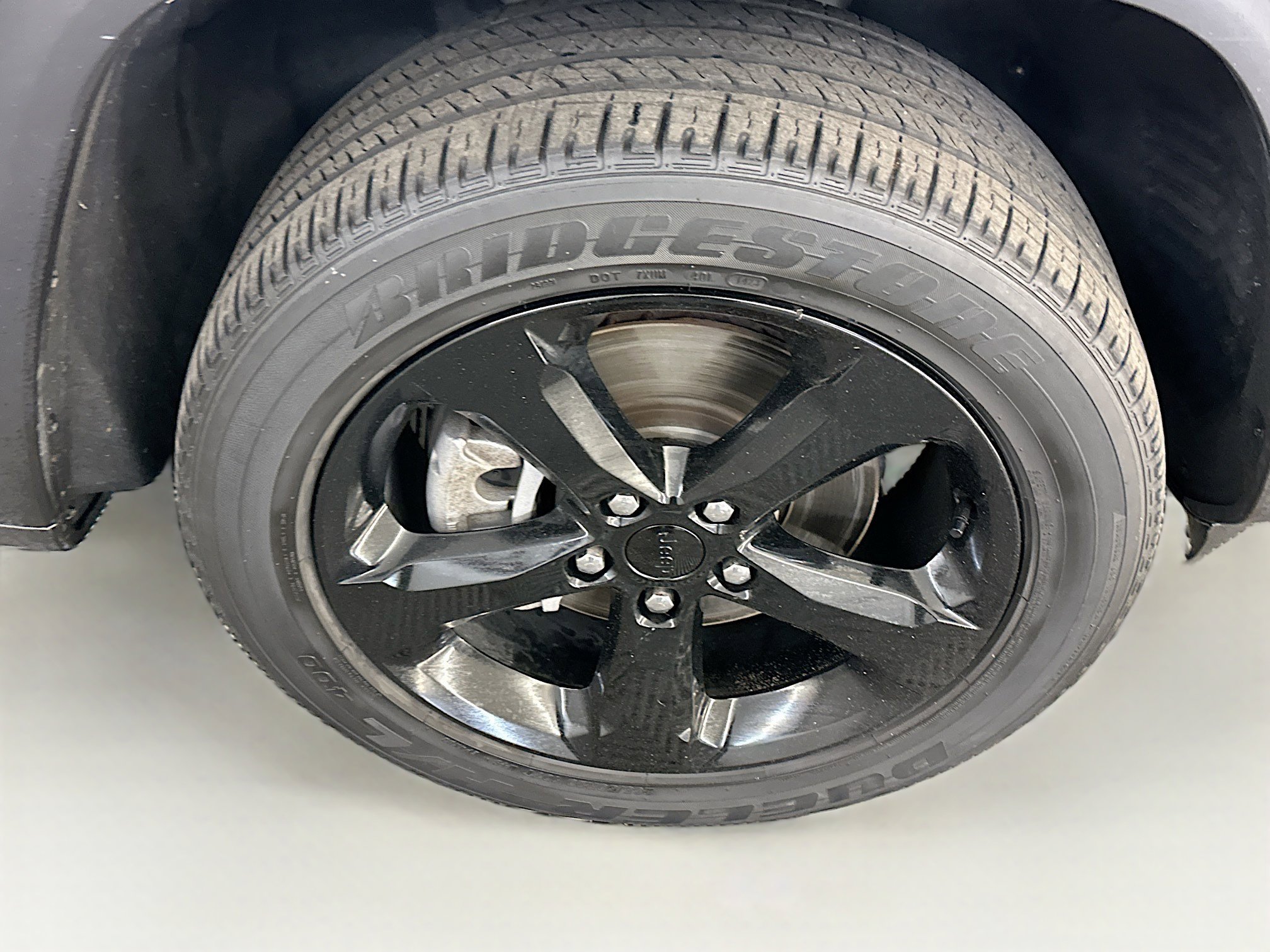 Used 2023 Jeep Grand Cherokee L Laredo image 11