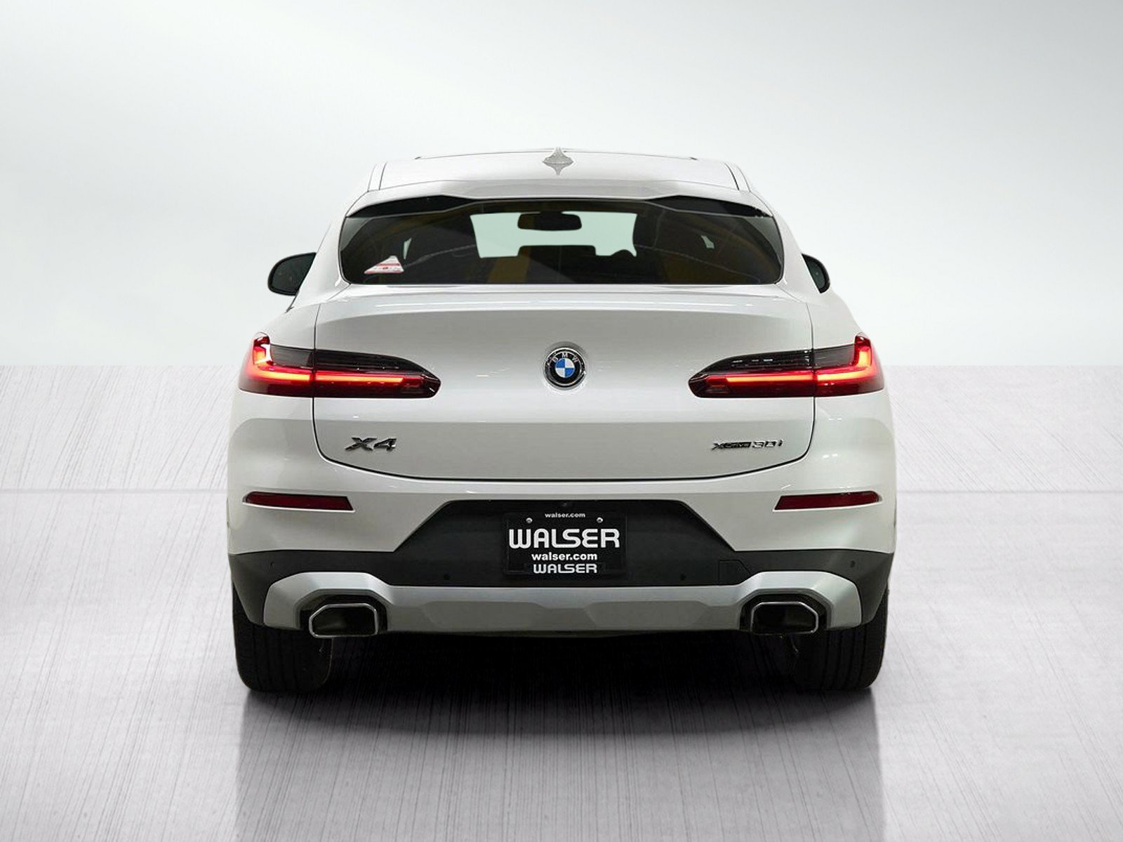Used 2024 BMW X4 xDrive30i w/ Parking Assistance Package AWD/4WD image 4
