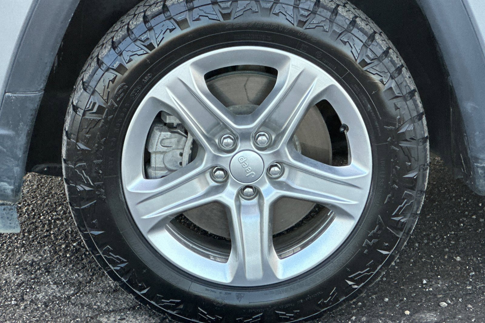 Used 2024 Jeep Compass Latitude image 41