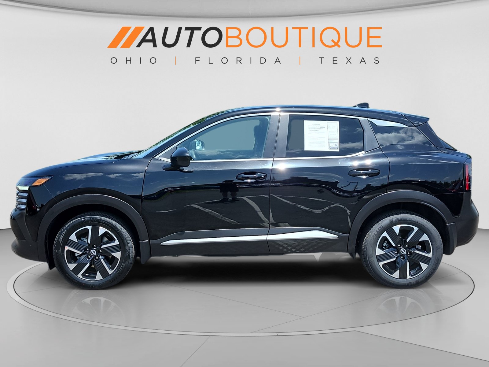 Used 2025 Nissan Kicks SV AWD/4WD image 2