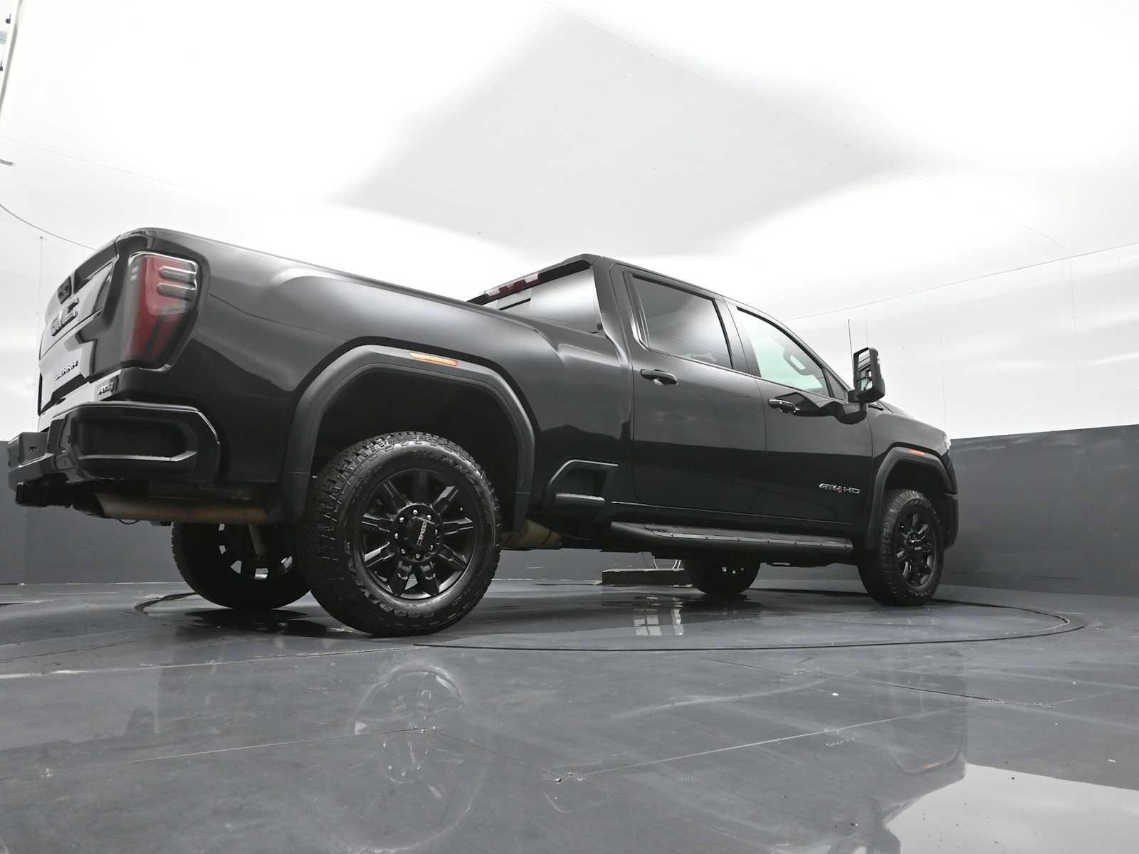 Used 2024 GMC Sierra 2500 AT4 w/ AT4 Preferred Package AWD/4WD image 41
