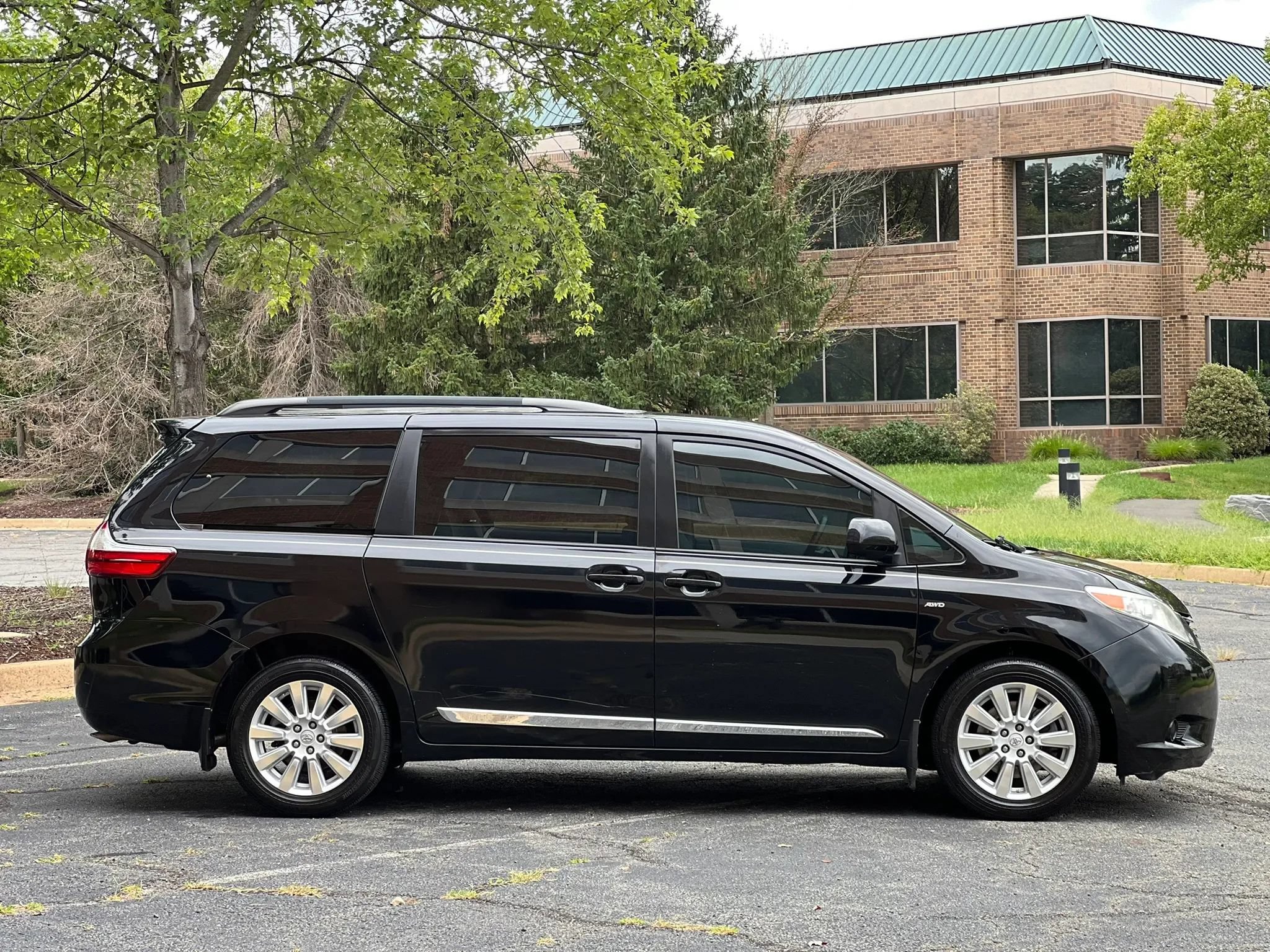 Used 2017 Toyota Sienna LE w/ Protection Package AWD/4WD image 6