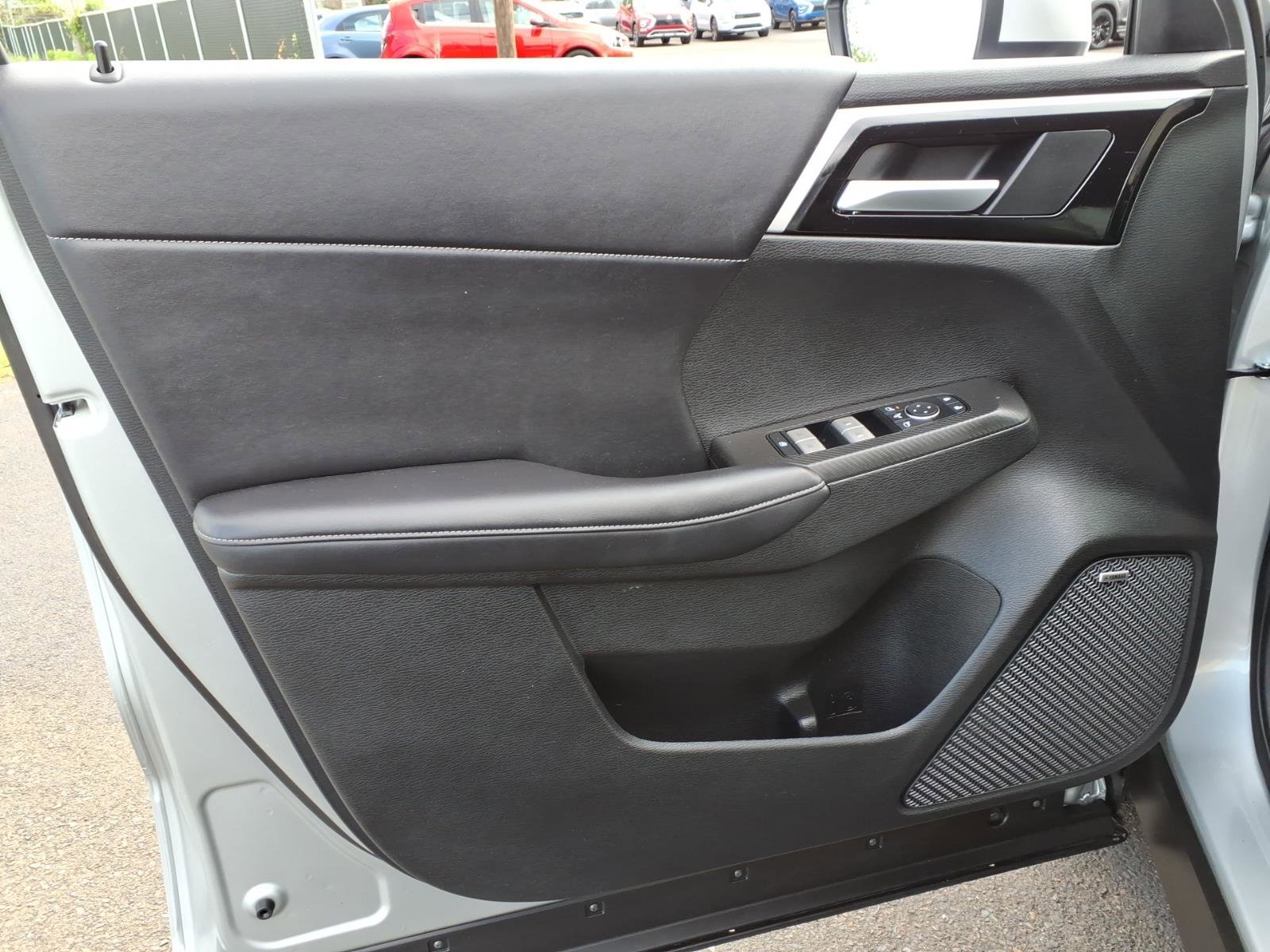 Used 2025 Mitsubishi Outlander SE AWD/4WD image 24