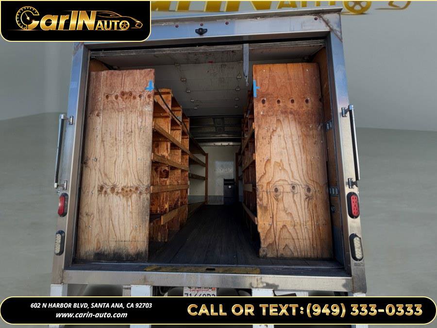 Used 2016 Chevrolet Express 4500 RWD image 23